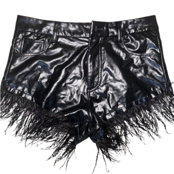 AKIRA Pants - ⚠️ CLEARANCE 

AKIRA Black Leather Fringe High Waist Shorts
